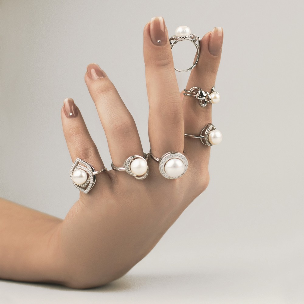 Серебряное кольцо с жемчугом и фианитами. Артикул 380352С  размер 16 - Фото 2