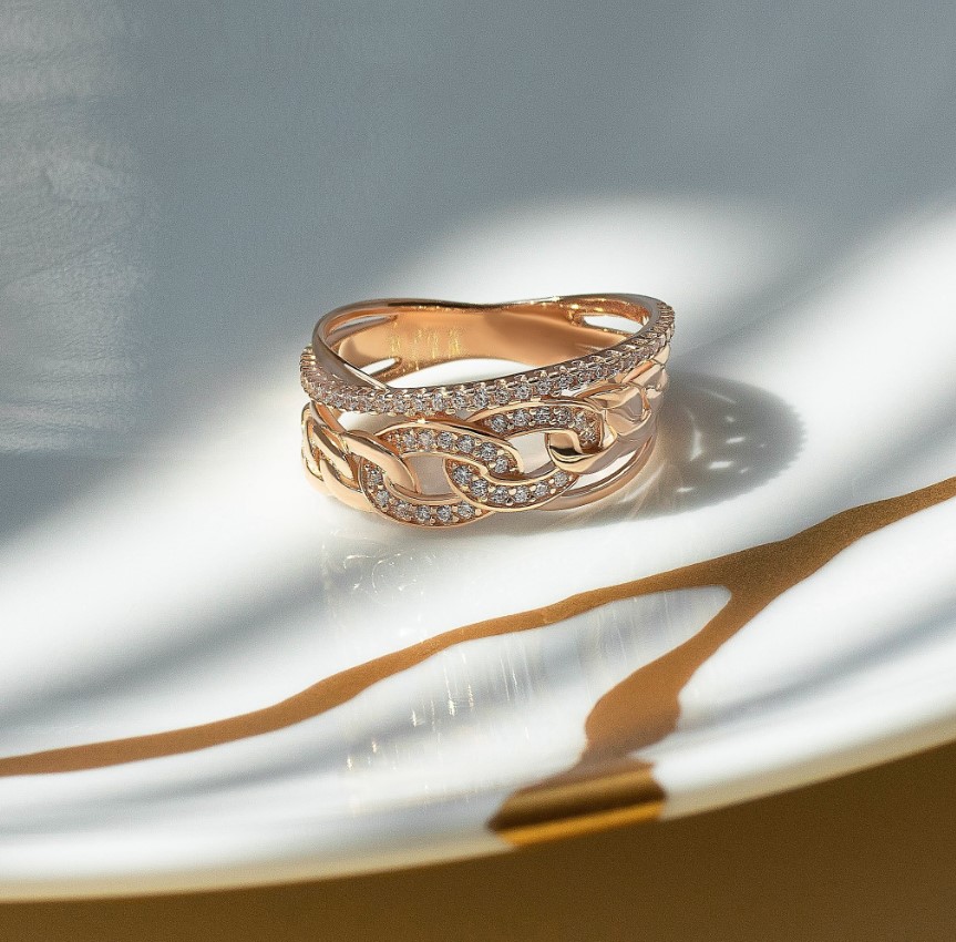 Золотое кольцо с фианитами. Артикул 380677  размер 18 - Фото 4